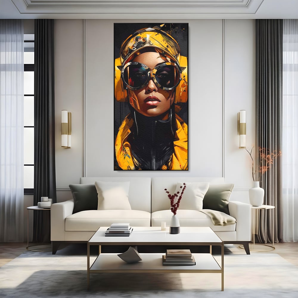 Tablou canvas cu portret digital cu femeie cyber galbena, in rama de aluminiu negru, pe perete intr-un living